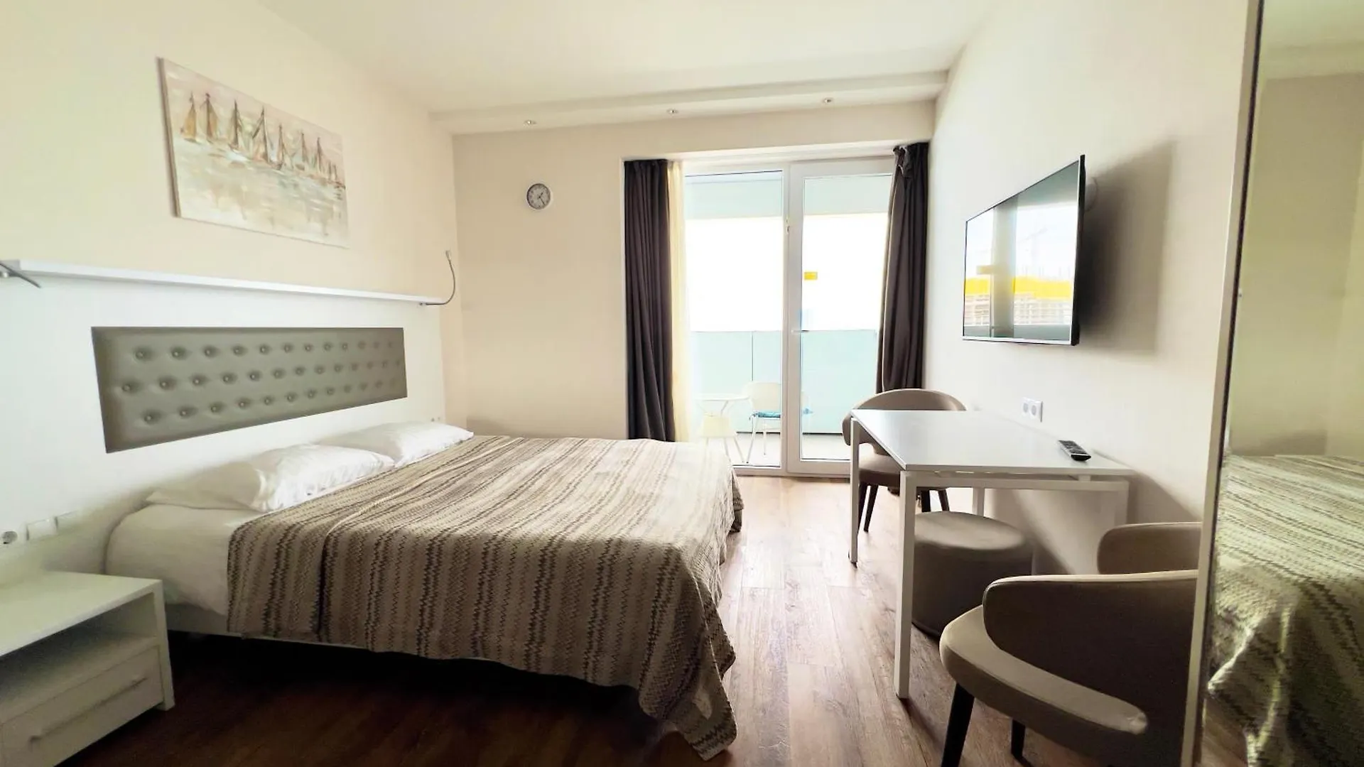 Mountain & Sea View Studio At Alliance Batumi Apartmán